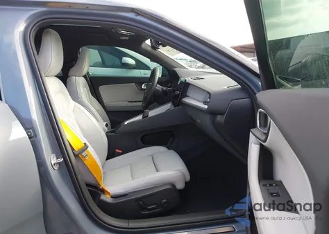 2024 Polestar 2 Long Range Dual Motor Performance Plus z USA, uszkodzony, nr VIN YSMFG3KA1RL228991